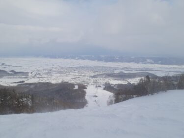 初めて北海道で滑る。パウダーじゃなかった富良野スキー場。